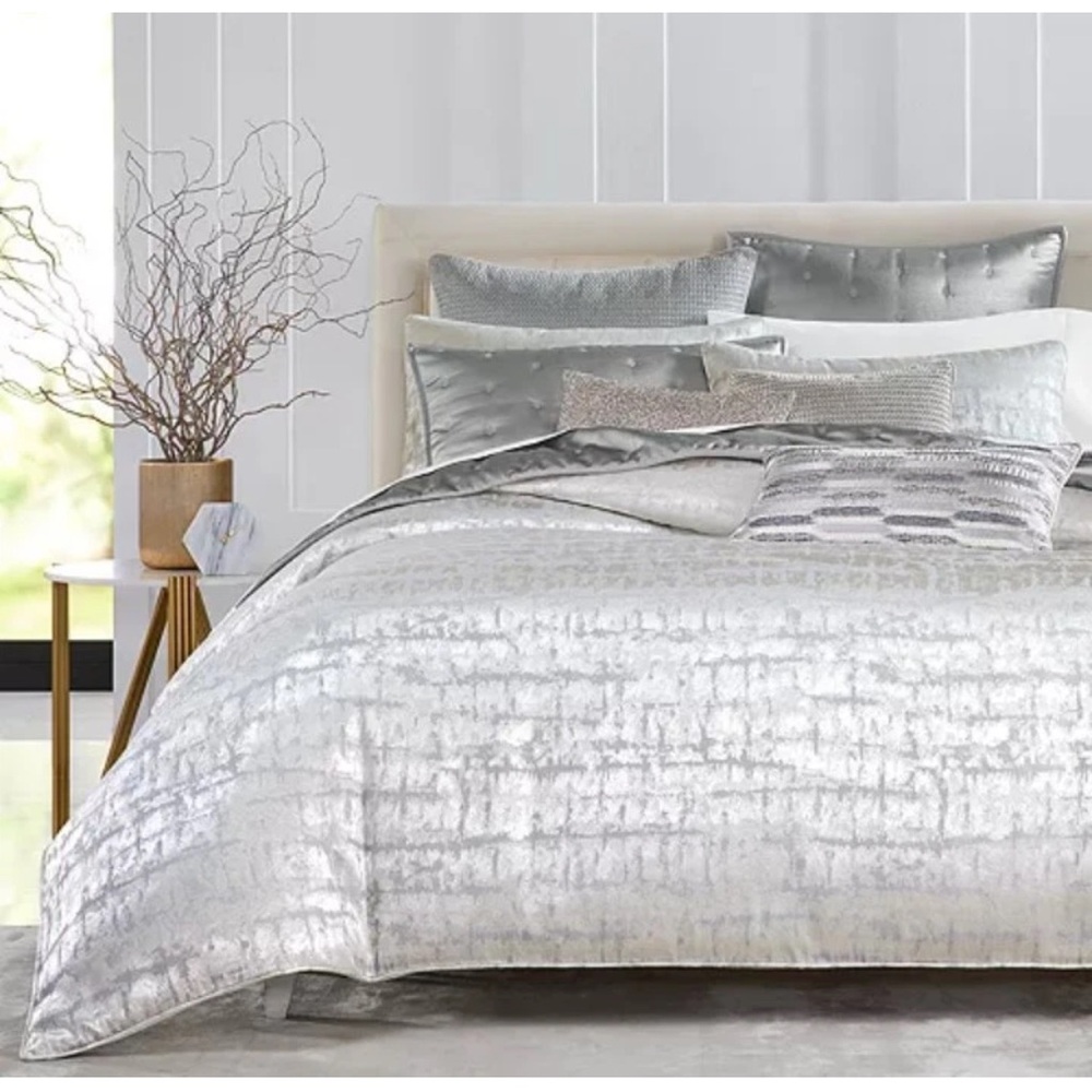 Hudson Park Collection  Comforter Luxurious Bedding Set - Picture 4 of 8
